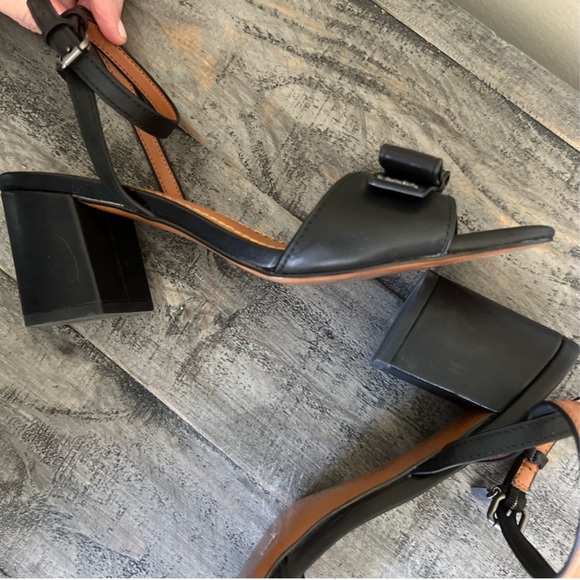 Coach shoes worn a few times - Picture 4 of 6